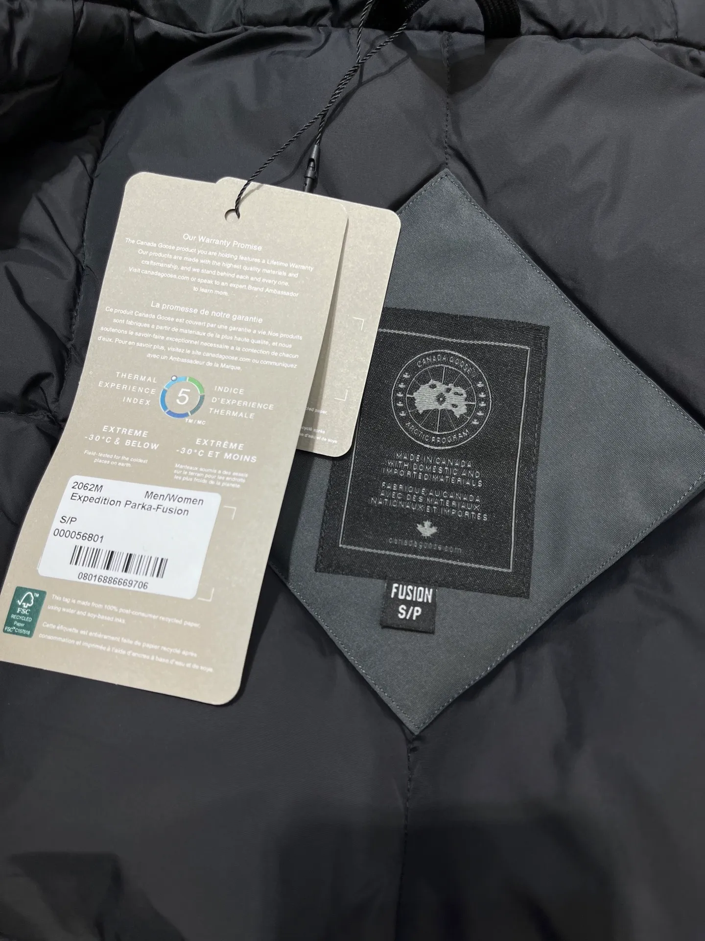 P840 𝘾𝘼𝙉𝘼𝘿𝘼 𝙂𝙊𝙊𝙎𝙀Big Goose 13# The design of Big Goose 13 is simple and elegant, a little longer than the 08 model, more suitable for men and suitable for business people. This down jacket is popular for its simple design, which is not only practical but also has a certain sense of fashion. In terms of applicability, the Daye 13 model provides good thermal insulation performance. Its thermal insulation coefficient is level 5, which can provide enough warmth and is suitable for wearing in cold environments. In addition, the Daye 13 model also has a high cost performance. Compared with other models, it provides a better balance between price and performance, making it more competitive in the market.  size：xs-xxl